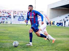 Hernani passará por cirurgia nesta terça-feira. Twitter/LevanteUD