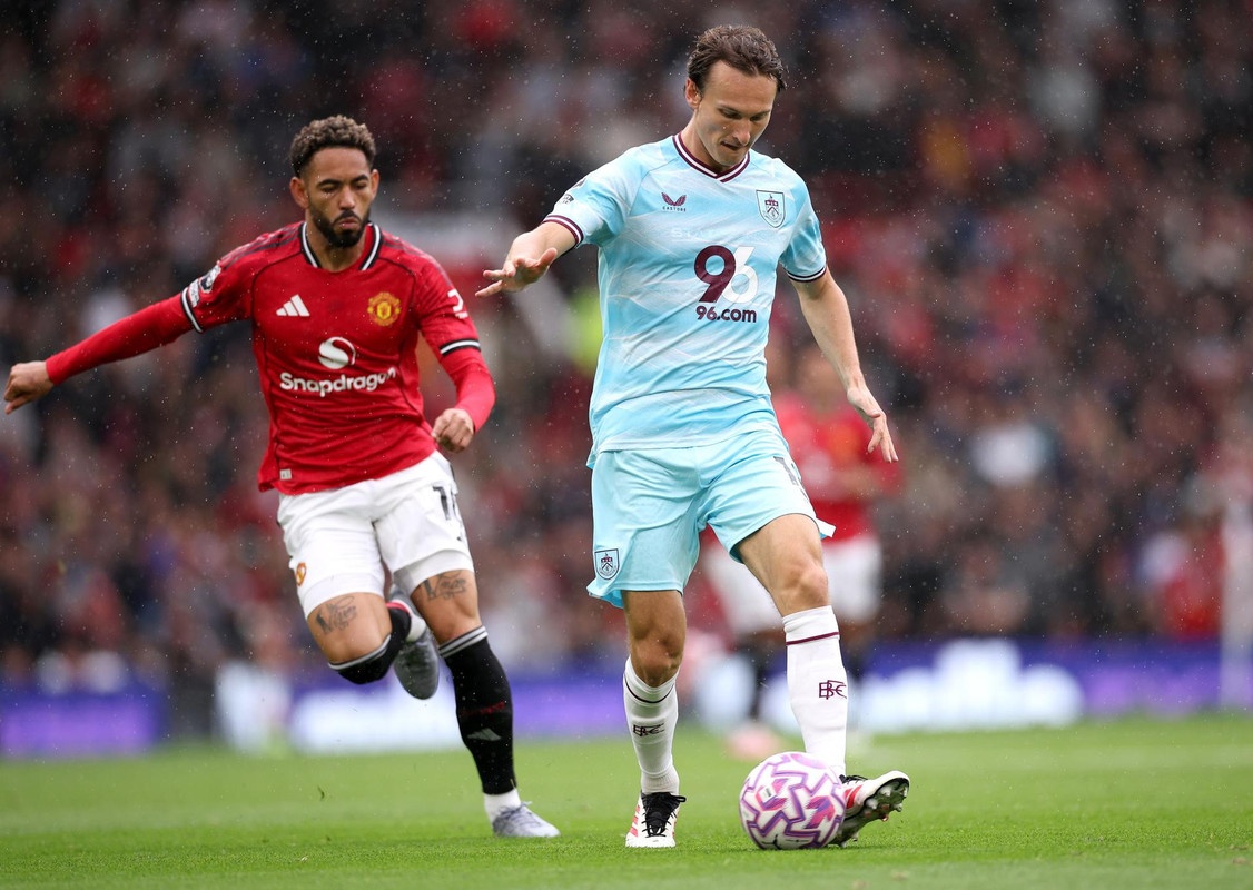 LIVE: Burnley vs Manchester United