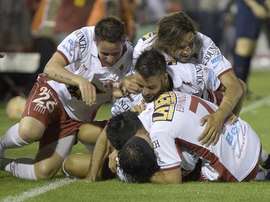 Huracán celebra uno de los goles que le dio el pase a la final de la Copa Sudamericana. Twitter.