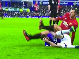 Ibrahimovic nega que o encontrão com Coleman fosse intencionado. Bein