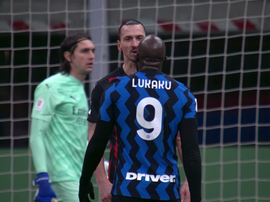 Ibrahimovic y Lukaku tuvieron un encontronazo. Captura/DAZN