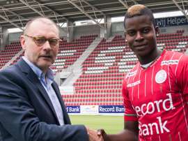 El Zulte Waregem se hace con los servicios de Doumbia. SVZulteWaregem