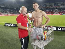 Igor Angulo es el principal referente atacante del equipo polaco. EFE