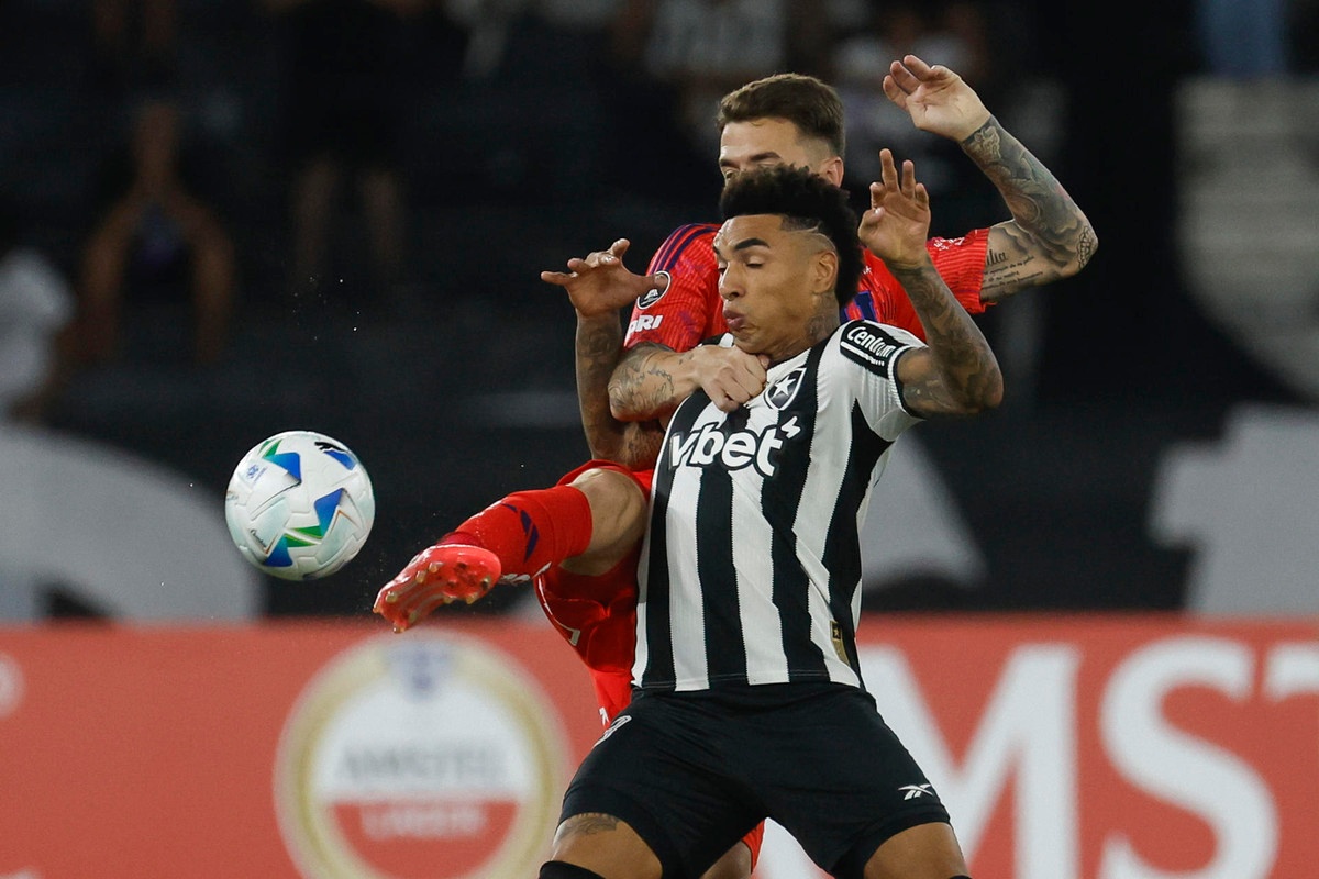Botafogo saca billete a última hora y con uno menos para los octavos