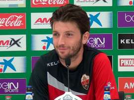 Ilie Sánchez, centrocampista del Elche, atiende a los medios en una rueda de prensa. ElcheCF