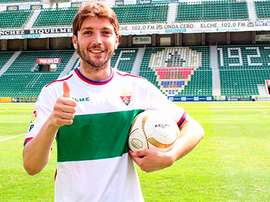 Ilie Sánchez, en su presentación como nuevo futbolista del Elche. ElcheCF