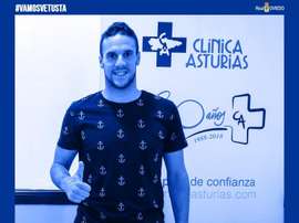 Casi jugará en el filial del Oviedo. Twitter/RealOviedo