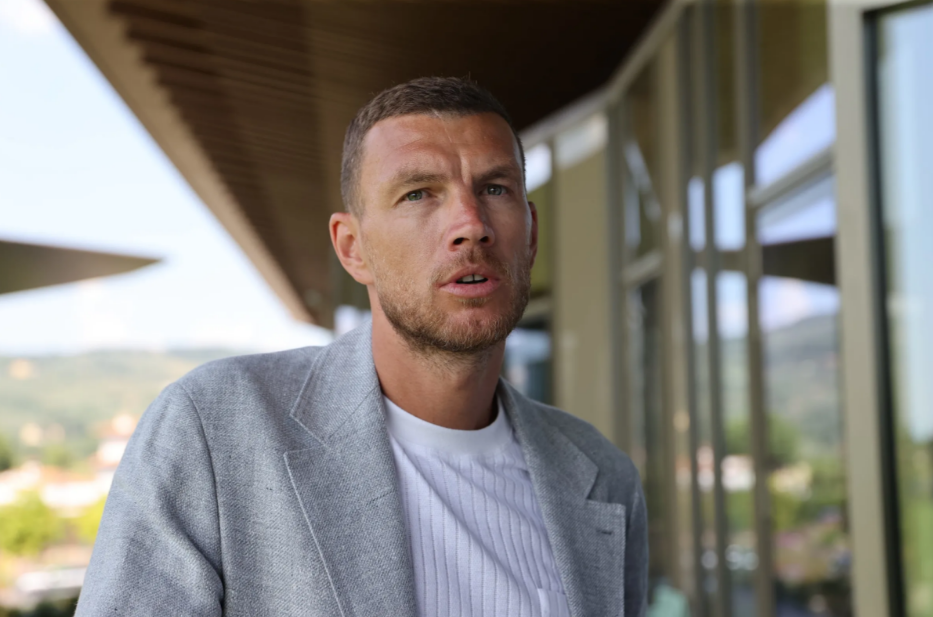 Dzeko supera el reconocimiento médico y firmará con la Fiore a sus 39 años