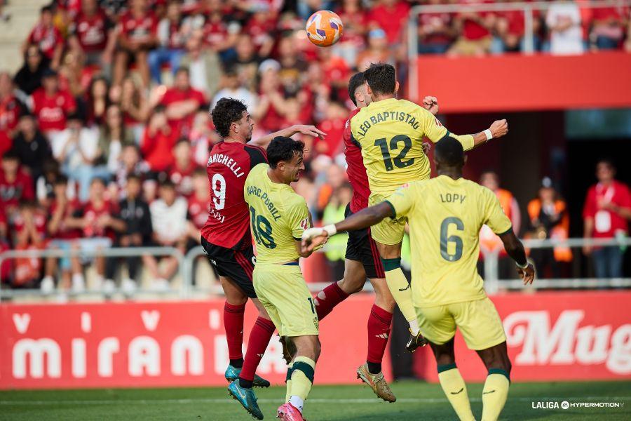 El Mirandés deja escapar el tren directo