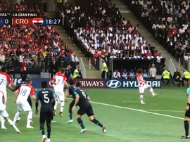 El pie de Vida evitó el fuera de juego de Pogba. Captura