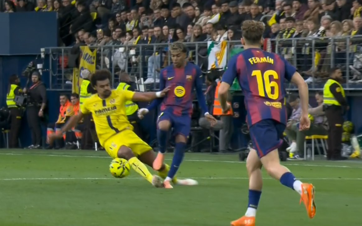 Renato Veiga espulso per un intervento da dietro su Yamal