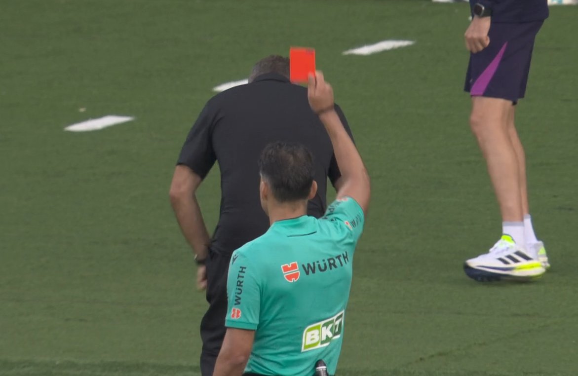 Flick se queda sin 'Clásico' por su expulsión ante el Girona