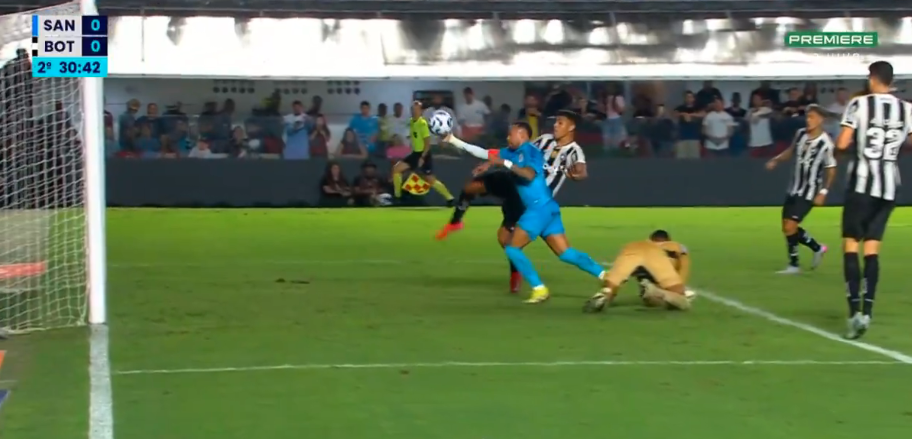 Neymar, expulsado por marcar un gol... ¡con la mano!