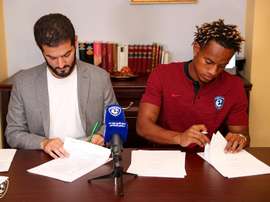 André Carrilo é oficialmente jogador do Al Hilal. Twitter/Alhilal_FC