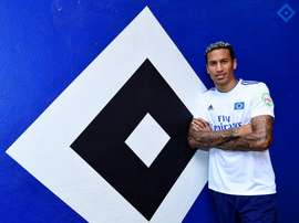 Lacroix intentará subir con el Hamburgo. Twitter/HSV
