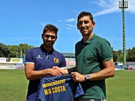 Rui Costa posa como nuevo jugador del Famalicão. Web/FCFamalicao.pt