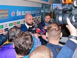 Futebol também para na Eslovênia. Twitter/SKSlovan