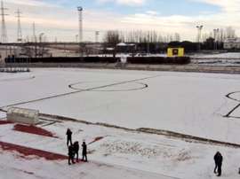 Uma ligeira neve cobriu o gramado do Unionistas. Twitter/UnionistasCF