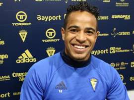El lateral pone rumbo a la Liga Belga. Twitter/CadizCF