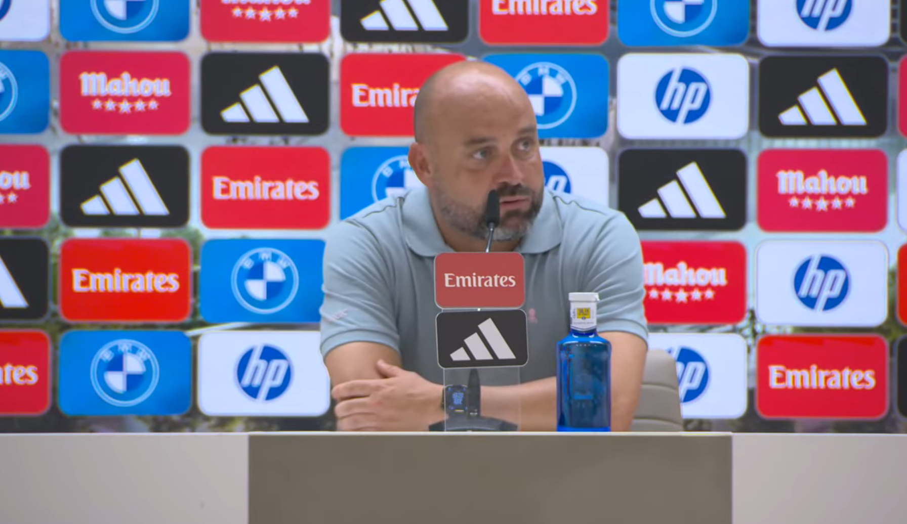 Sería muy bonito venir aquí a pecho descubierto, pero se trata de ser entrenador y no un indio