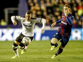 El Valencia venció tras remontar al Levante. Twitter/ValenciaCF