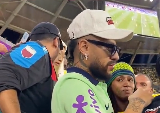 Un imitador de Neymar se coló en el estadio: ¡hasta le escoltaron!