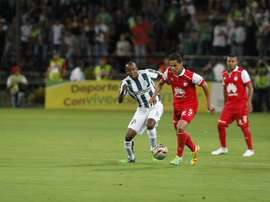 Imagen de un lance del partido entre Atlético Nacional y Santa Fe. ElUniversal