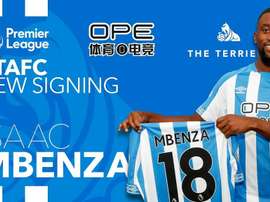 El Huddersfield tiene una opción de compra. Twitter/htafcdotcom