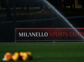 Milan e outros cinco clubes da Serie A suspendem treinamentos. Twitter/acmilan