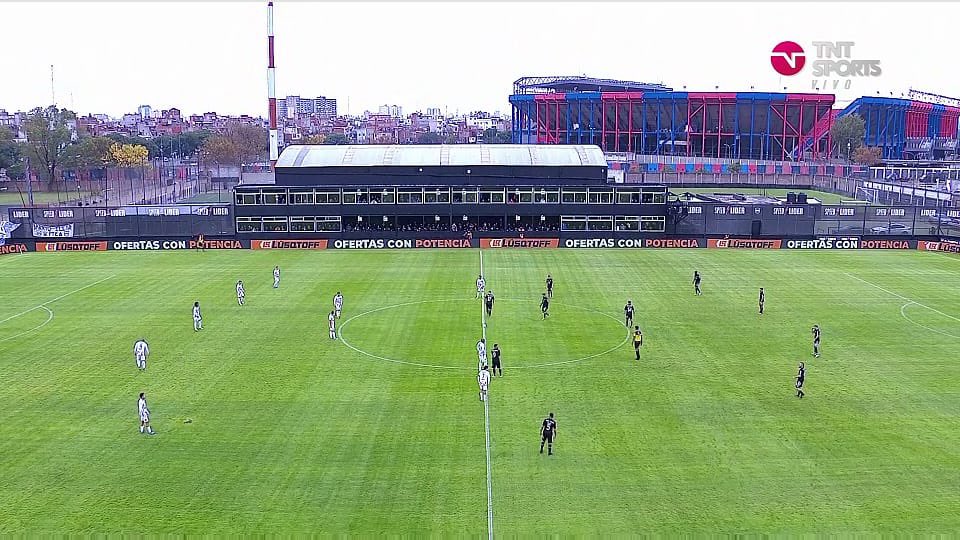 San Lorenzo jugó en el estadio de Riestra... con el suyo al fondo