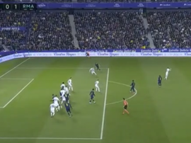 Gol de Casemiro foi anulado pelo VAR por impedimento do brasileiro. Captura/Movistar