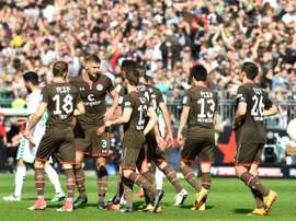El St. Pauli selló su permanencia. StPauli