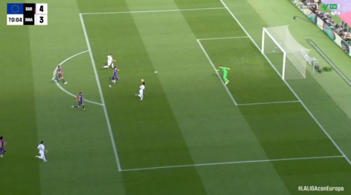 El error de relajación del Barça que propició el 'hat trick' de Mbappé