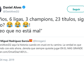 Dani Alves respondió a un aficionado contando sus títulos. Captura/DaniAlvesD2