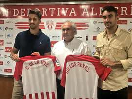 Ambos futbolistas fueron presentados este miércoles. Twitter/U_D_Almeria