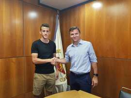 Carlos Nieto renovó hasta 2022. Twitter/RealZaragoza