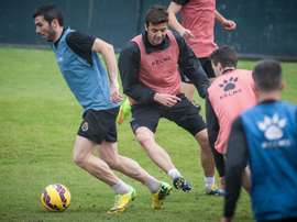 Iñaki Sáenz (i), en un entrenamiento del Racing. RealRacingclub