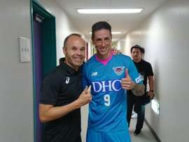Iniesta e Torres no Japão. Twitter @andresiniesta8