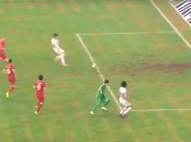 El delantero brasileño cometió un fallo inexplicable. Sportube