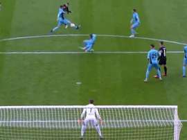 Rebic marque depuis l'extérieur de la surface. Capture/ViasatFootboll