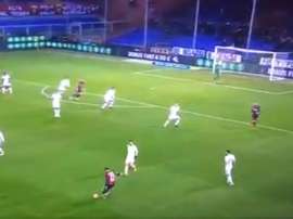 El balón tomó un efecto absolutamente increíble. EFE
