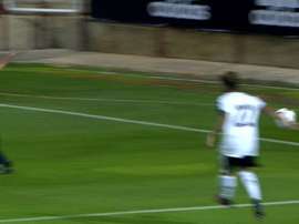 Instante del penalti no pitado provocado por Gruber ante España Sub 21. Cuatro