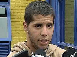 Insua atiende a la prensa. Twitter