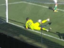 Bravo made a great save. Screenshot/Gol