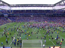 Les supporters de l'Espanyol envahissent le terrain. Capture/beIN