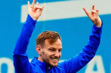 El Barça le devuelve la sonrisa a Rakitic. Twitter/FCBarcelona_es