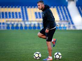 Estoril e Paços empataram a uma bola. Twitter/Estoril