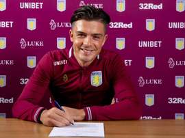Grealish tenía un contrato inicial hasta 2020. Twitter/AVFCOfficial