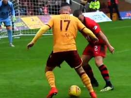 Scott pode ir ao everton. Captura/Twitter/MotherwellFC