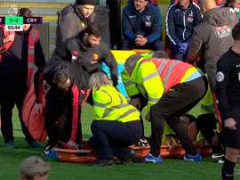 Janmaat se lesiona a los cuatro minutos en el partido entre el Watford y el Crystal Palace del 26 de diciembre de 2016. Casadelfútbol